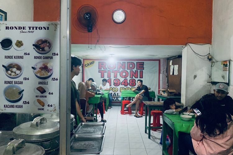 Warung Ronde Titoni Malang: Kuliner Legendaris yang Tak Pernah Sepi Pengunjung